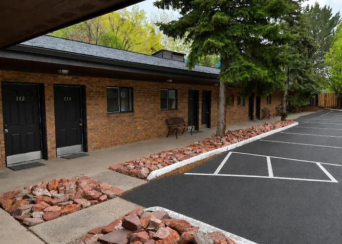 Frontier Lodge